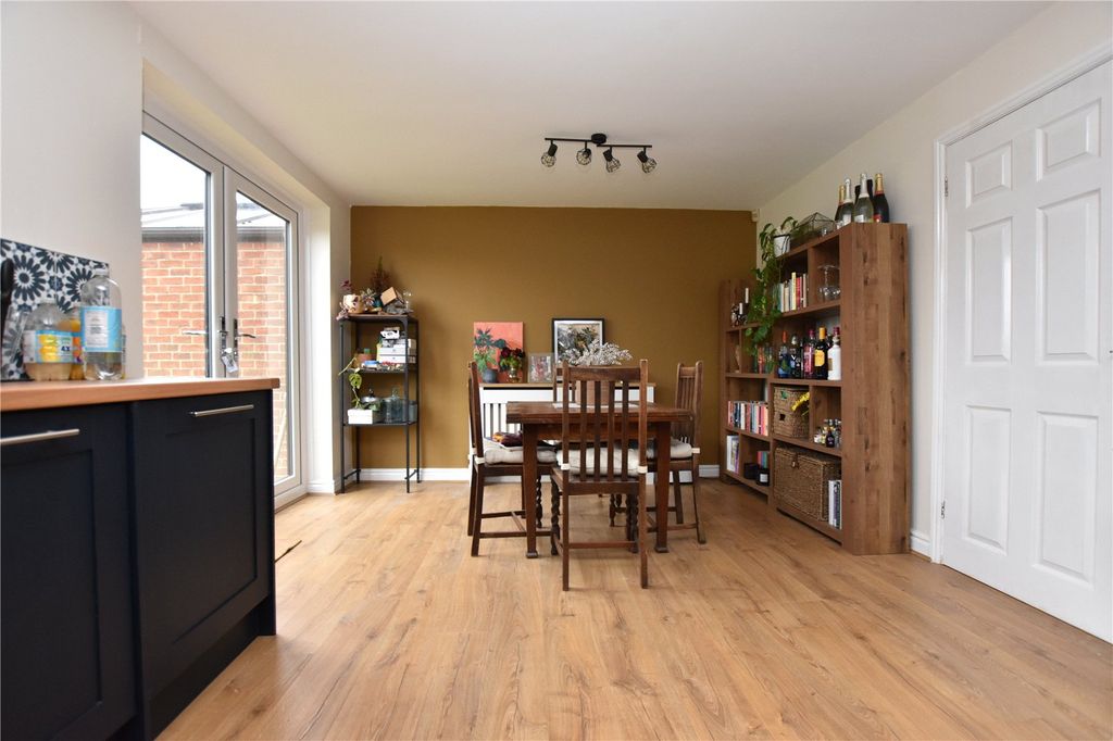 Property photo 3 of 17 Picture No. 12