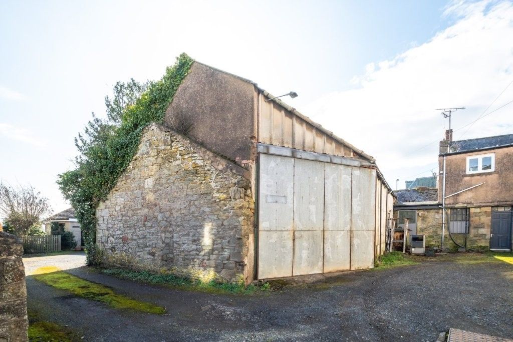 Property photo 3 of 28