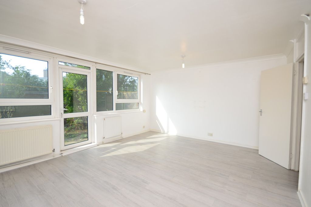 Property photo 1 of 7 3 Bedroom Maisonette To Rent