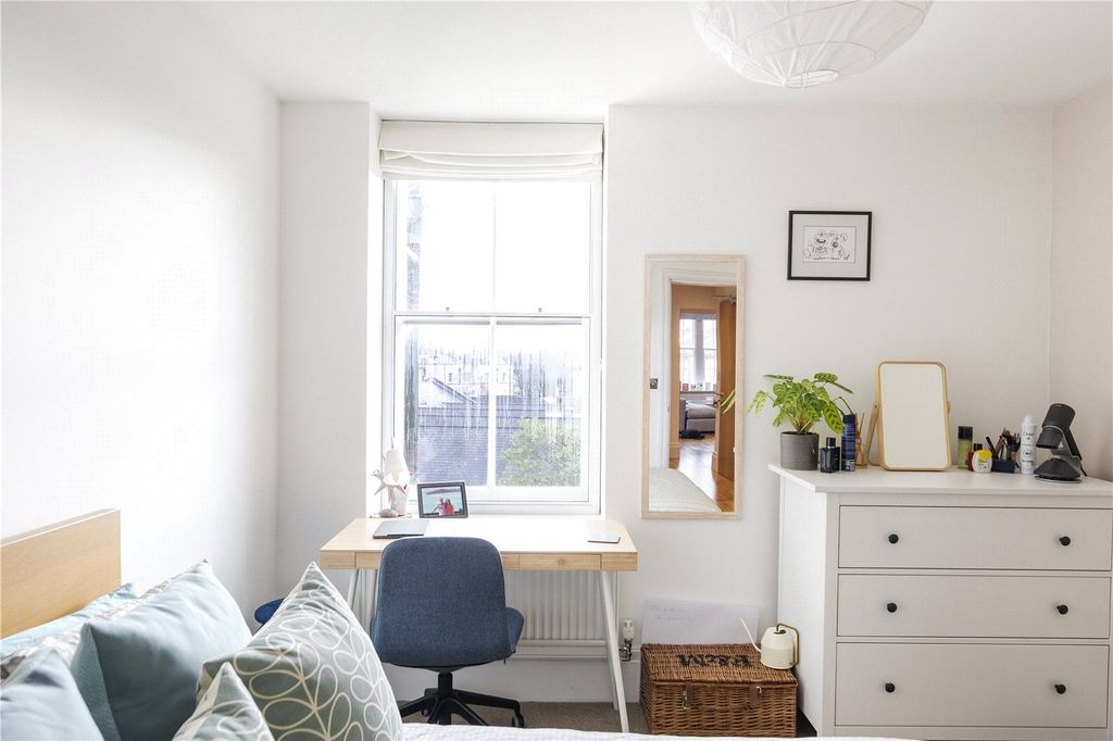 Additional image 12 of 2 bed flat for saleOakfield Road, Clifton, Bristol BS8