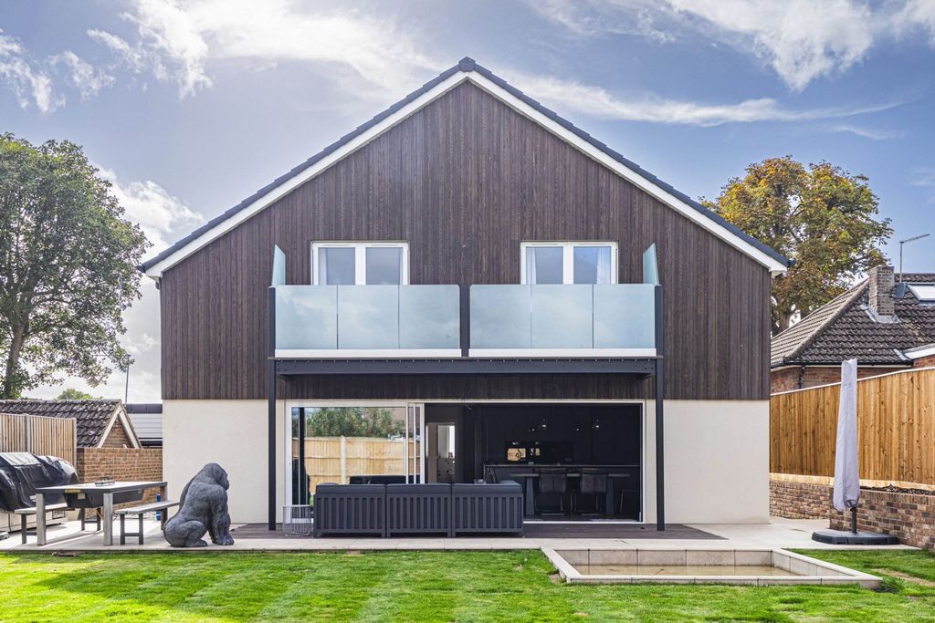 Property photo 3 of 40