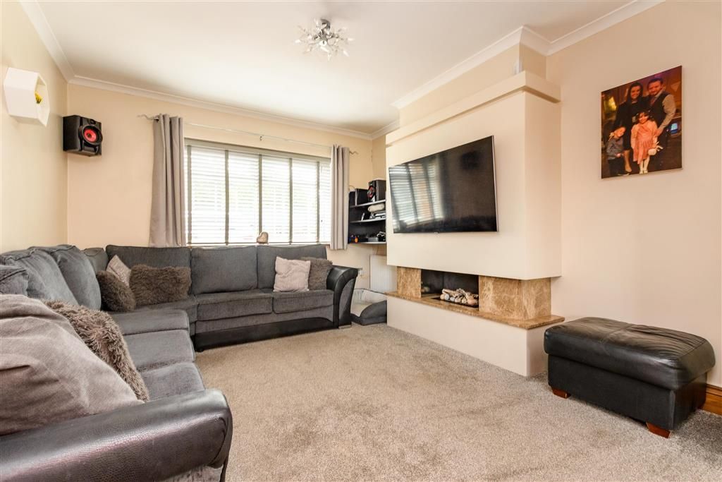 Property photo 2 of 14 Lounge