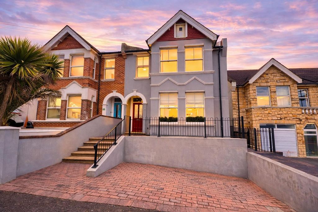 Property photo 1 of 23