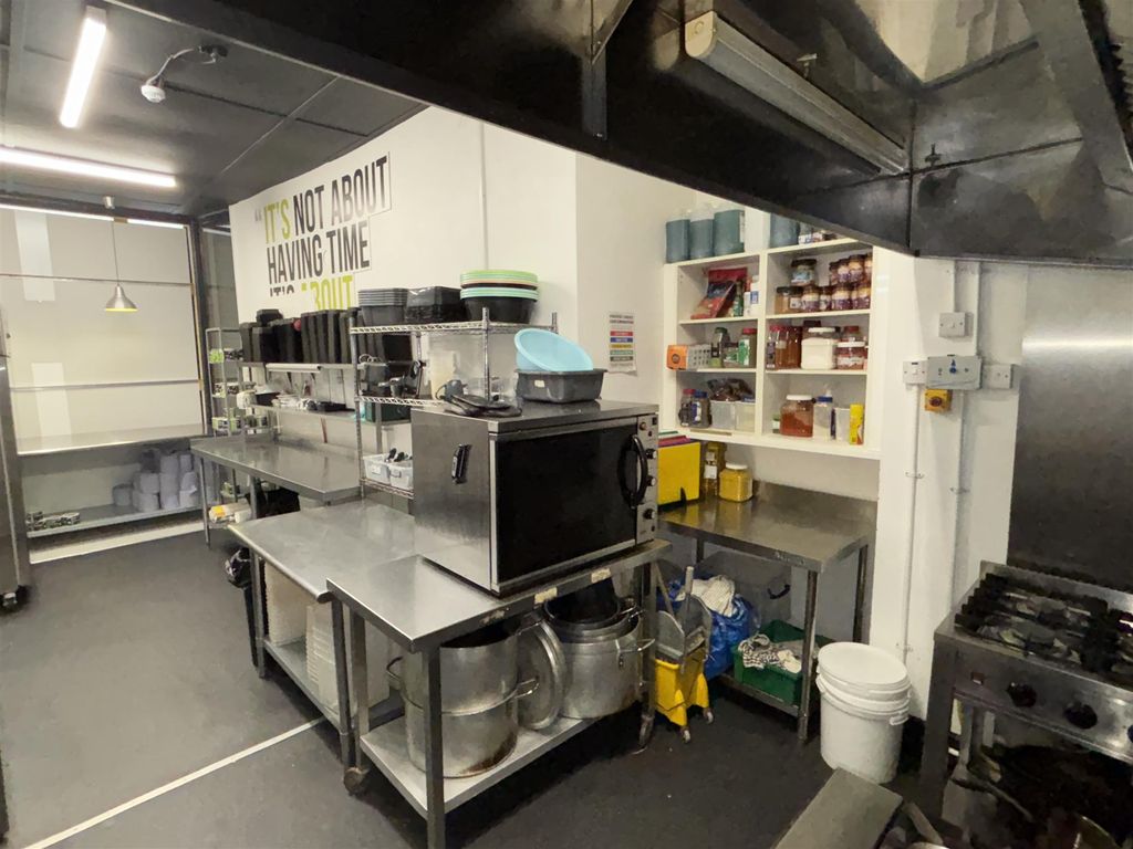 Property photo 3 of 10 Photo 2