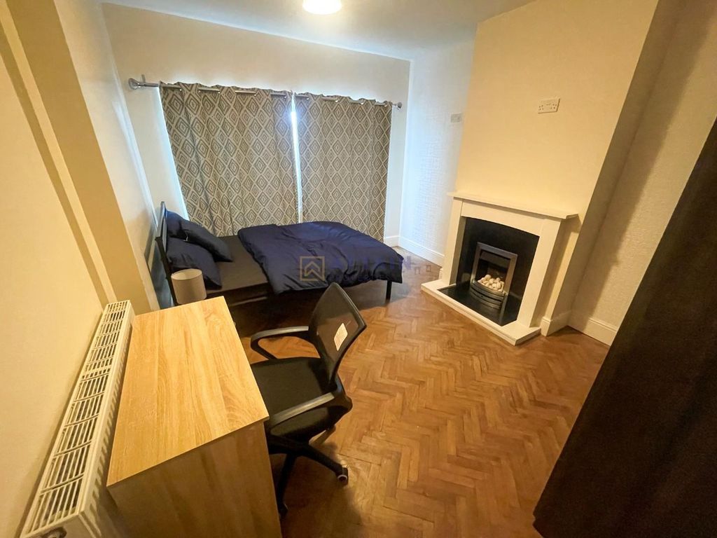 Property photo 1 of 13 Bedroom 2.Jpg