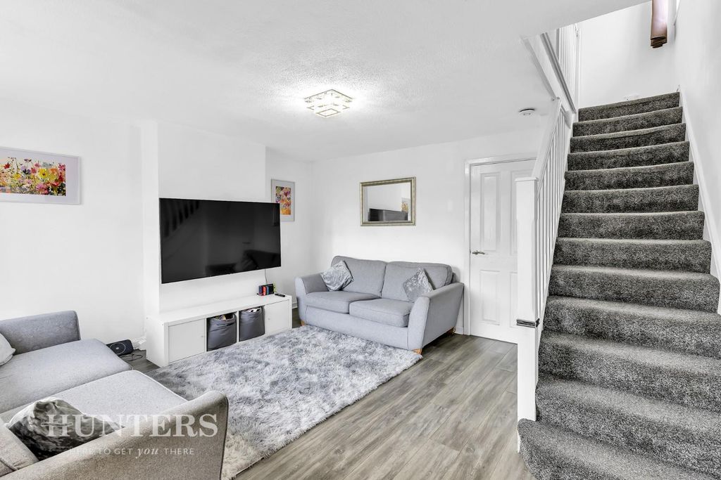 Property photo 3 of 18 Lounge