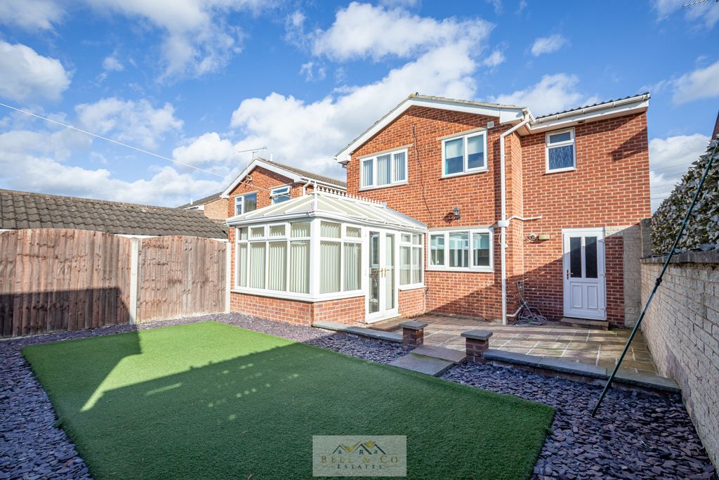 Property photo 2 of 31 Back Garden 1.2