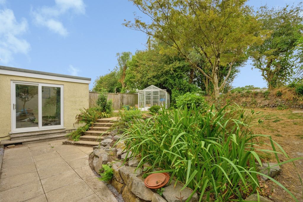 Property photo 3 of 37