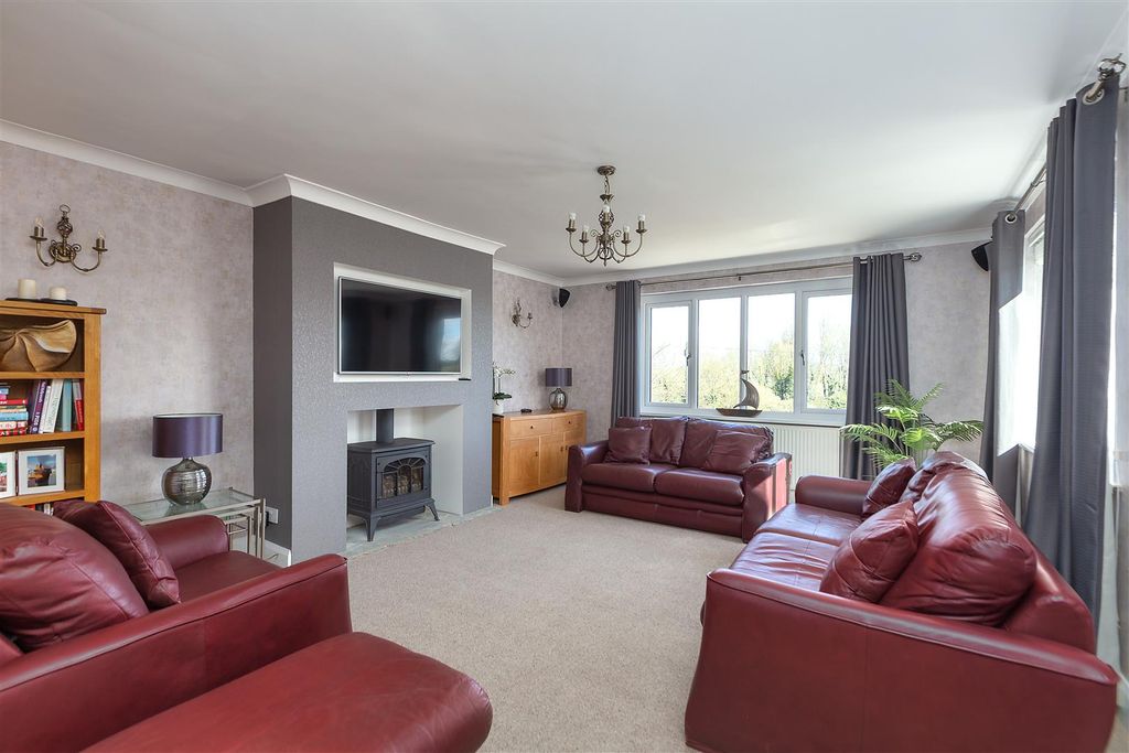 Property photo 3 of 37