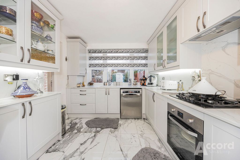 Property photo 2 of 23