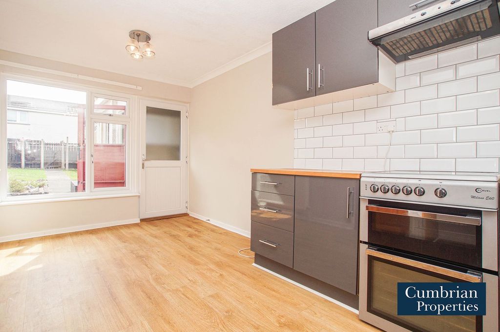 Property photo 2 of 16 Dining Kitchen