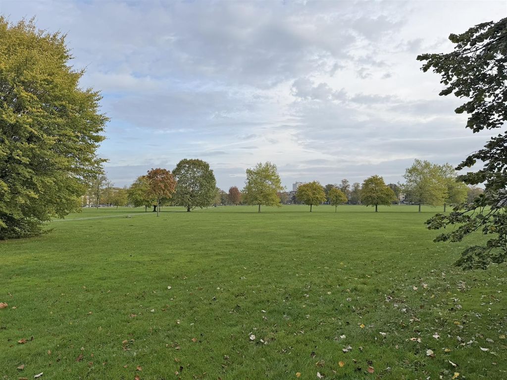 Property photo 2 of 27