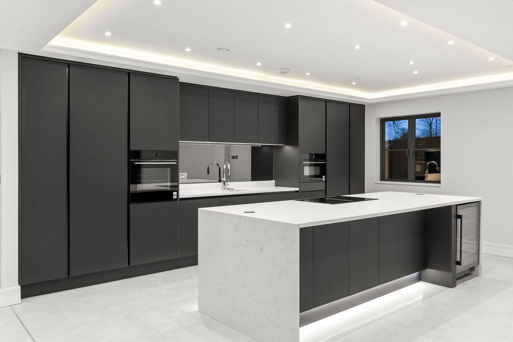 Property photo 2 of 24