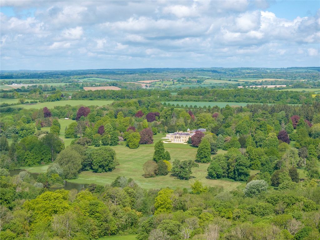 Property photo 2 of 33 Laverstoke Park