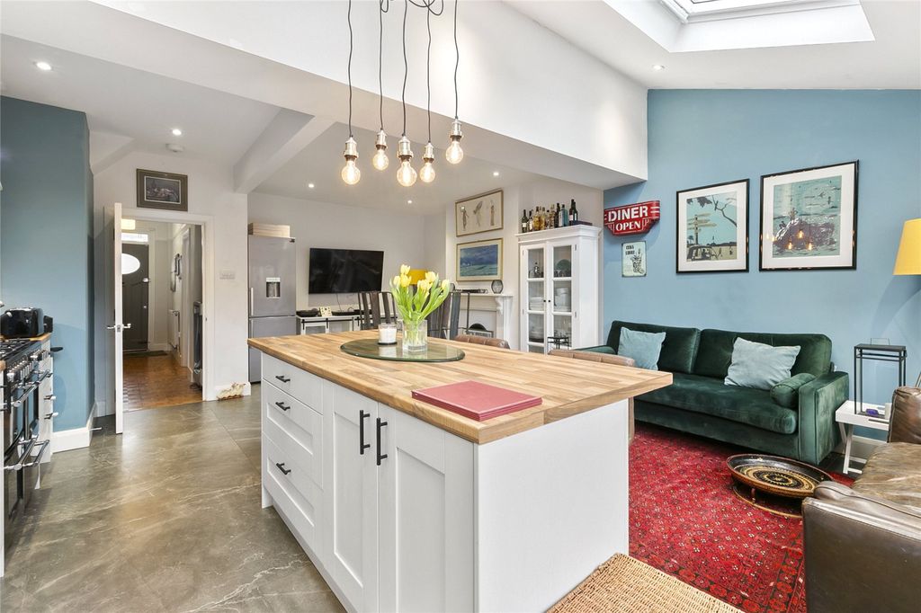 Property photo 2 of 14 Kitchen