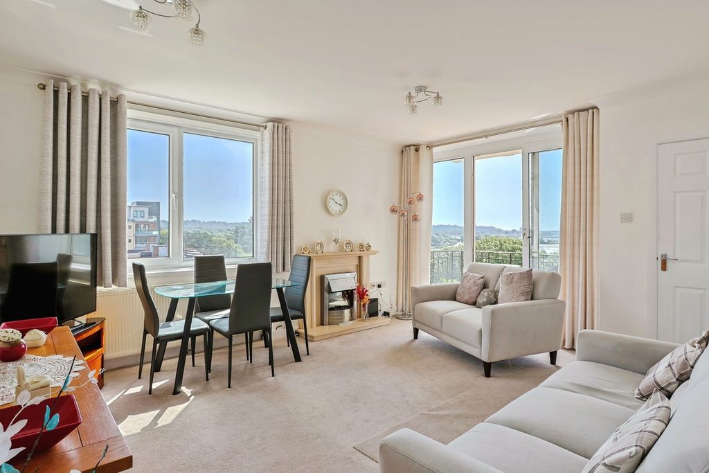 Property photo 3 of 17 Pbox-Img.Jpg