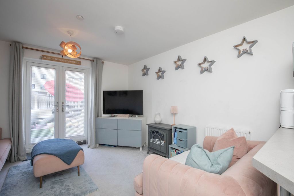 Property photo 3 of 23