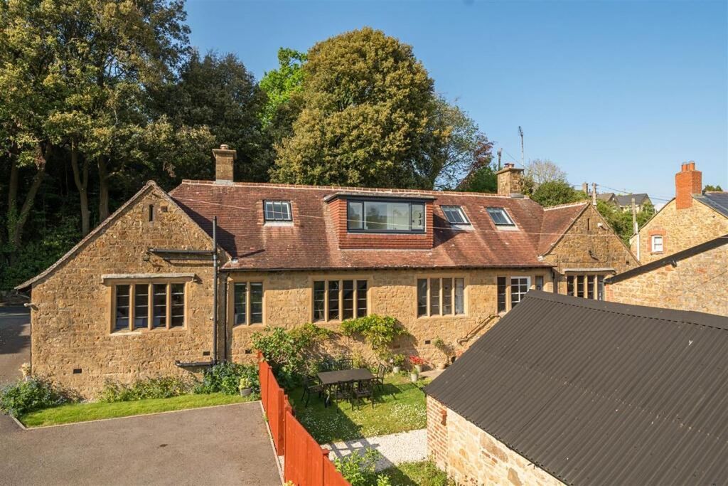 Property photo 1 of 18 Detached Bungalow