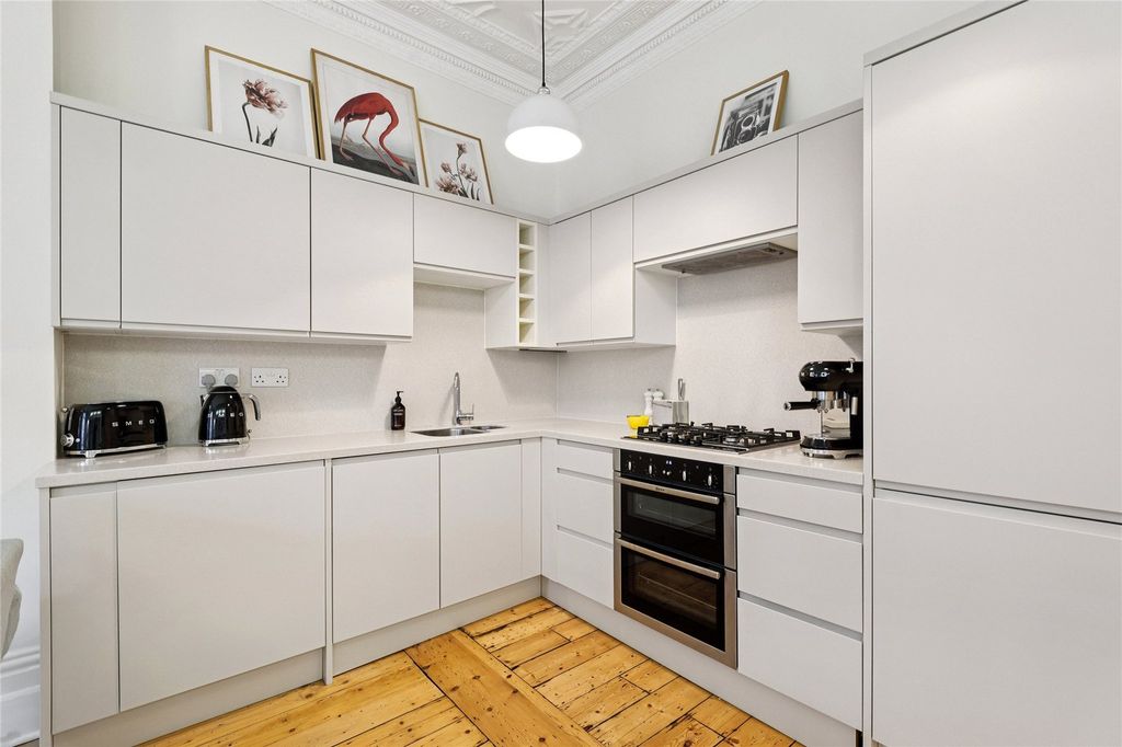 Property photo 3 of 11 Kitchen/Reception