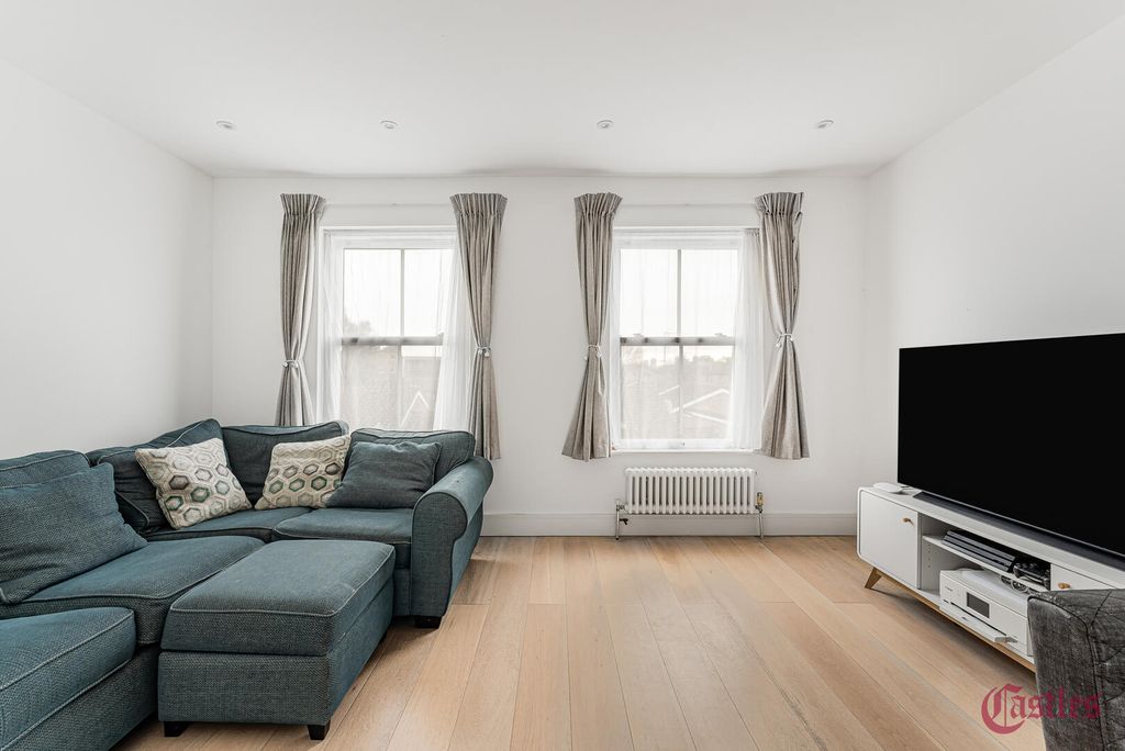 Property photo 2 of 21 Living Room