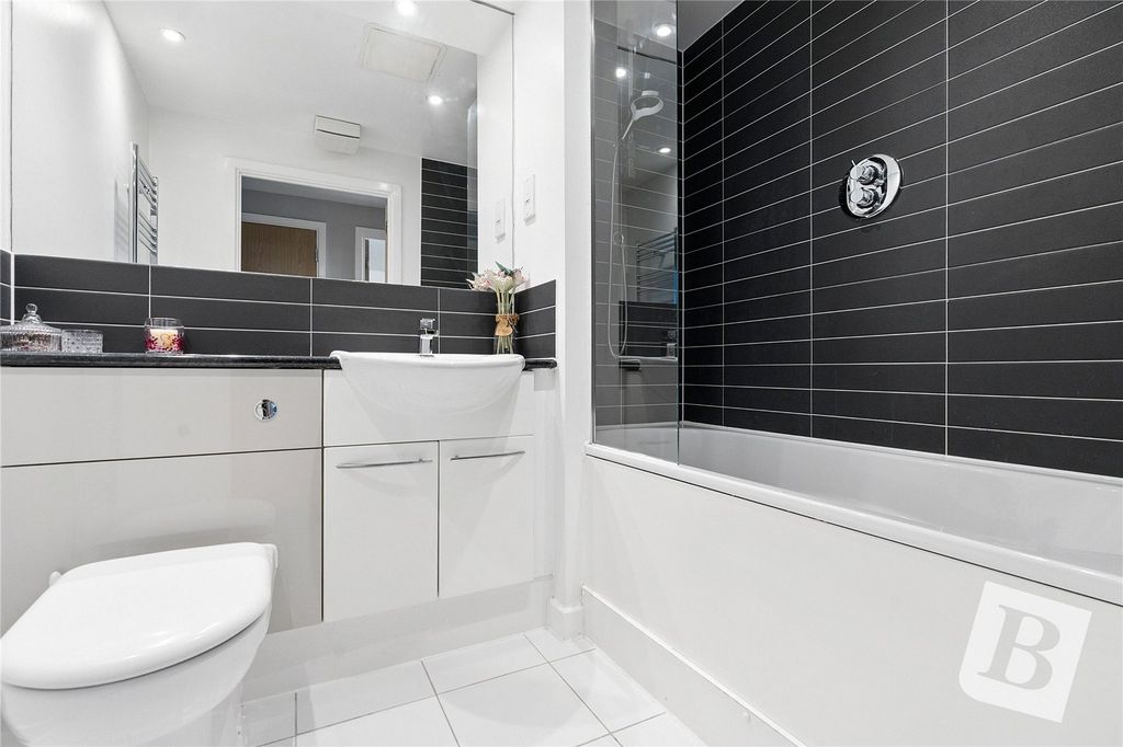 Property photo 3 of 13 Bathroom