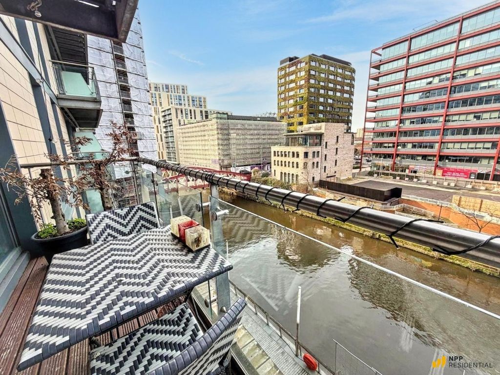 Property photo 2 of 21