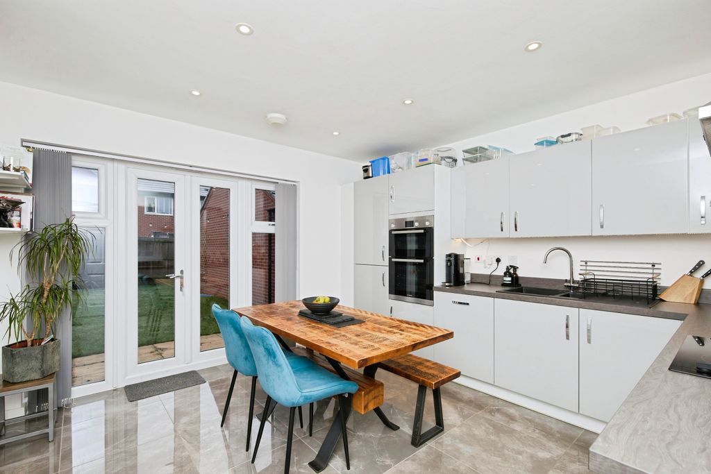 Property photo 3 of 15 Kitchen