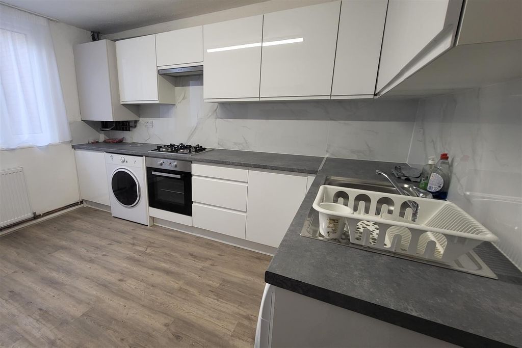 Property photo 3 of 11 Kitchen (Pic 2)