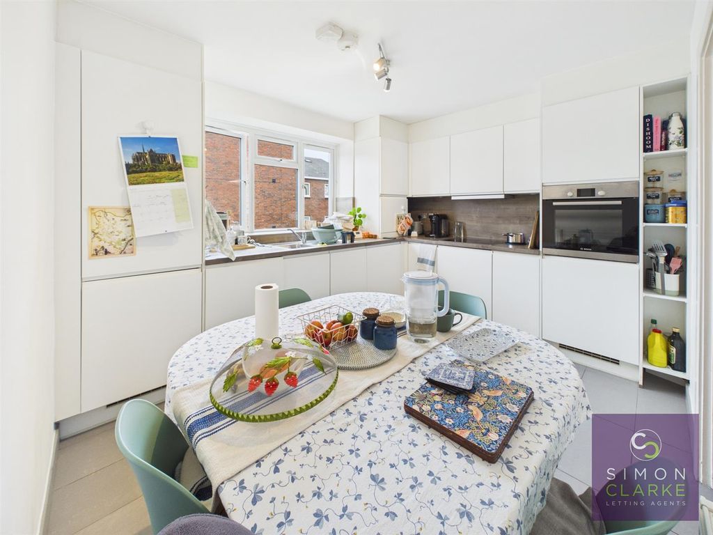 Property photo 3 of 10 Cam05425G0-Pr0111-Still008.Jpg