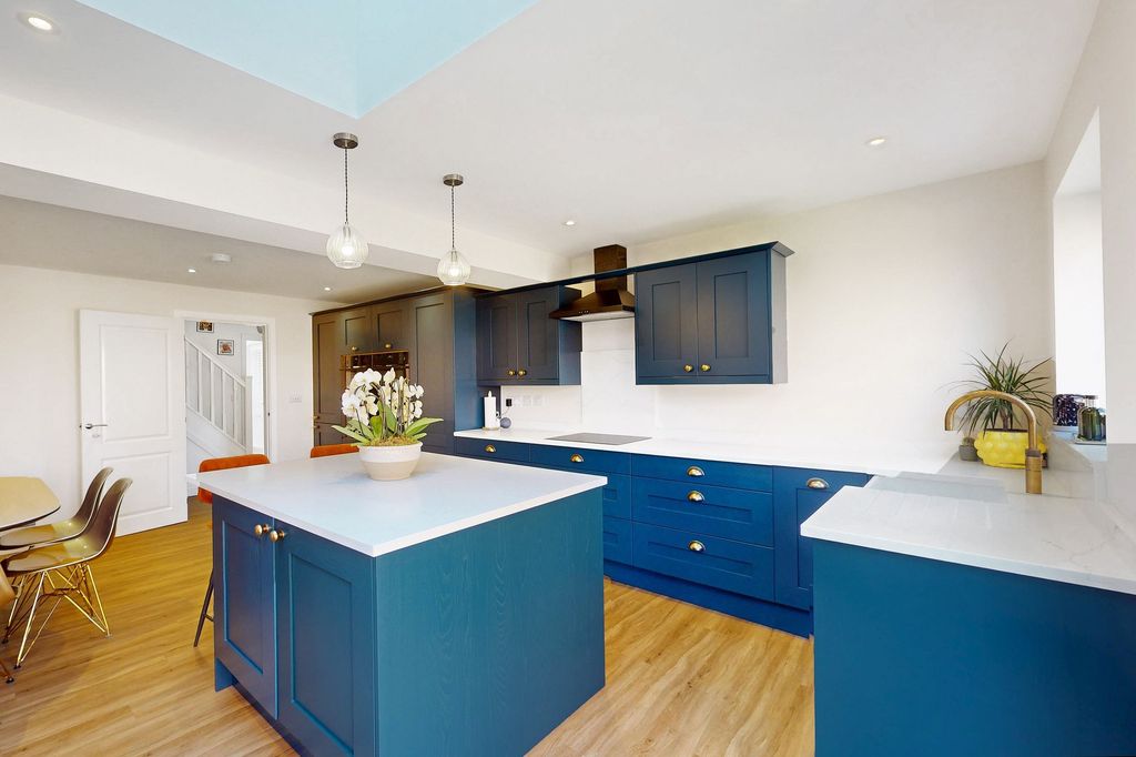 Property photo 2 of 23