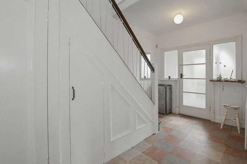 Property photo 3 of 21 881 High Lane, Stoke-On-Trent, Staffordshire, St6 6HQ