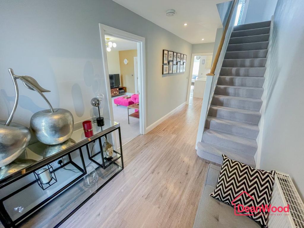 Property photo 3 of 26 00352365.Jpg