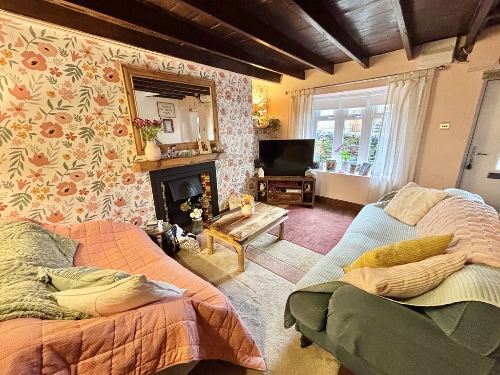 Property photo 3 of 26 Lounge