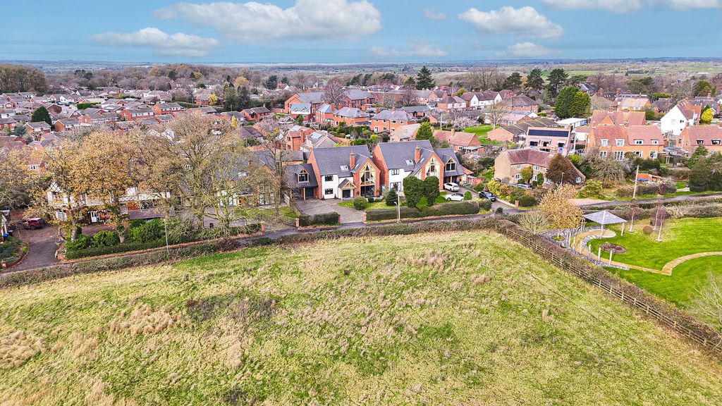 Property photo 2 of 42