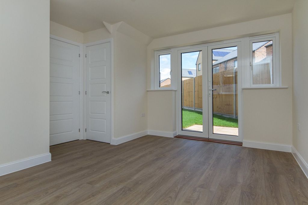 Property photo 3 of 12 Picture No. 11