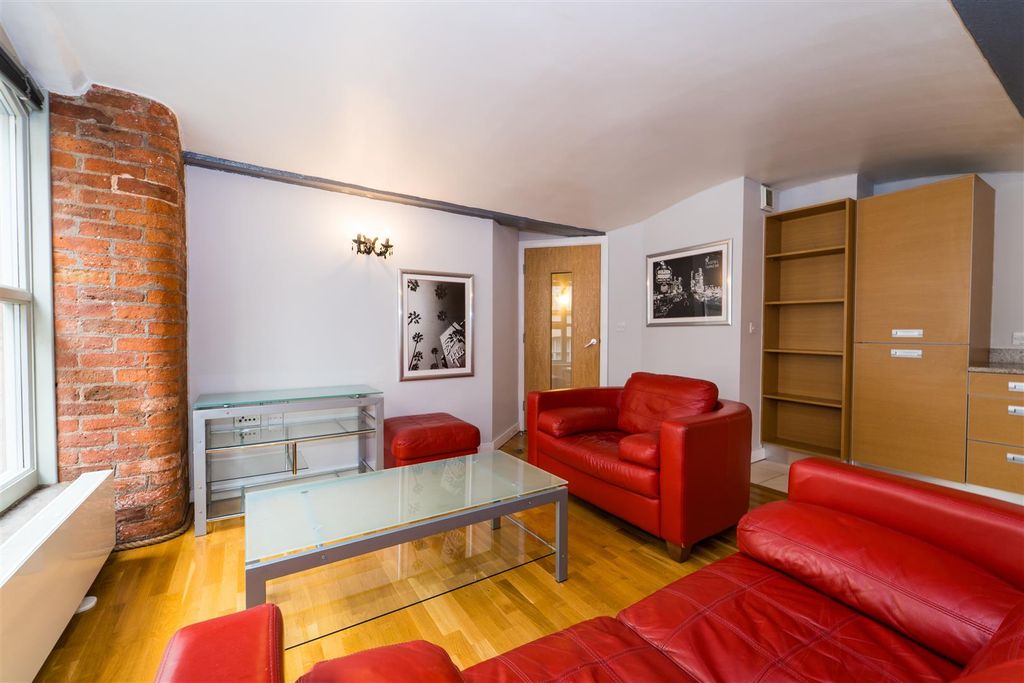 Property photo 3 of 10 Lounge