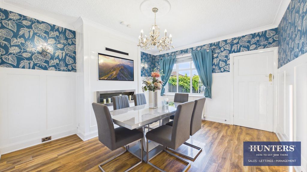Property photo 3 of 19 Dining Room