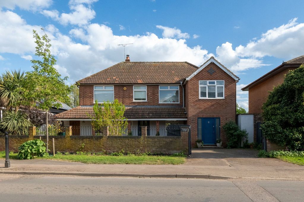 Property photo 2 of 40