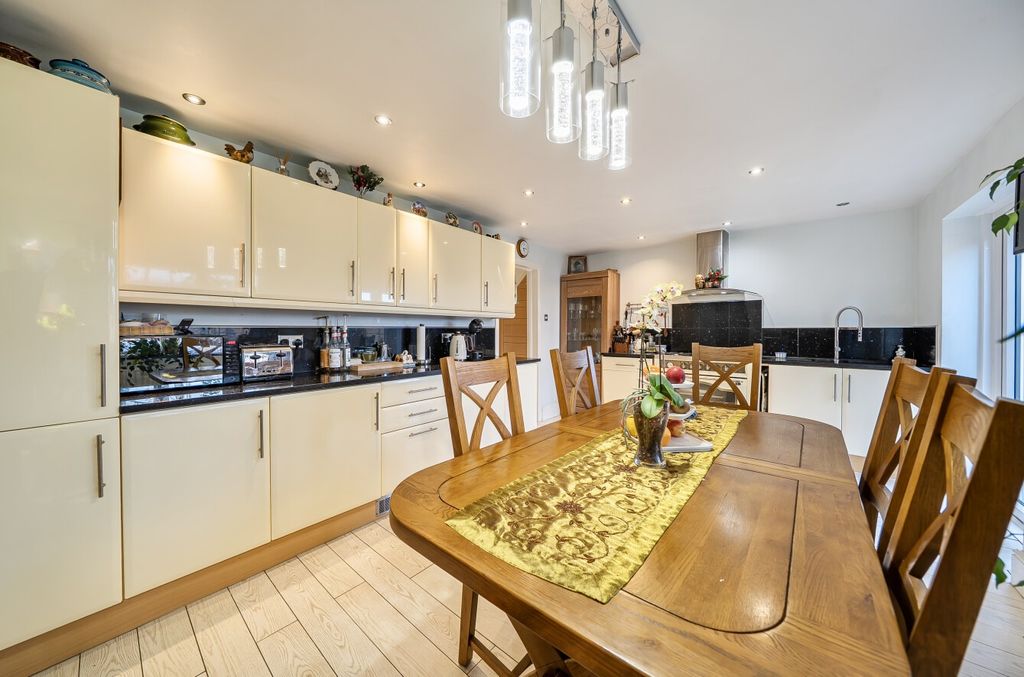 Property photo 2 of 24 5415605