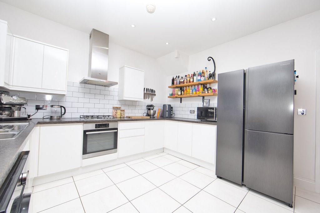 Property photo 3 of 12 Picture 3