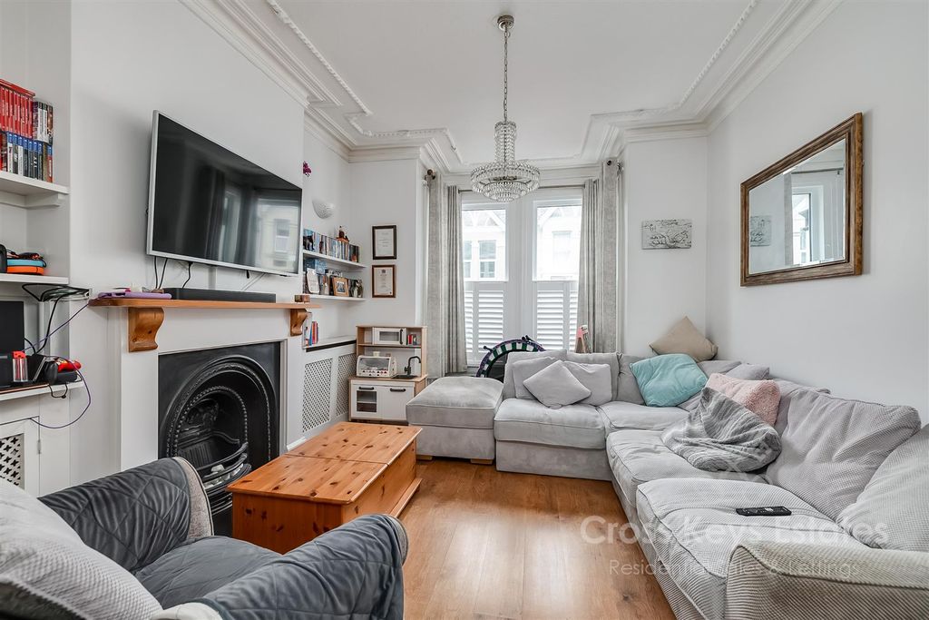 Property photo 3 of 27 Sitting Room