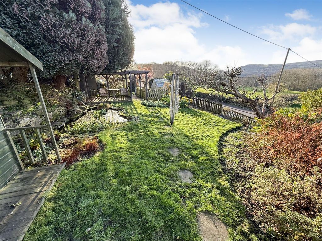 Property photo 3 of 22 Gardens