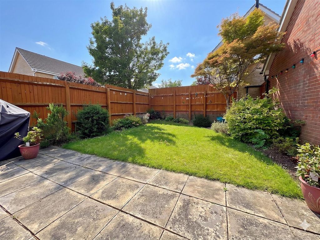 Property photo 2 of 11 Garden.Jpg