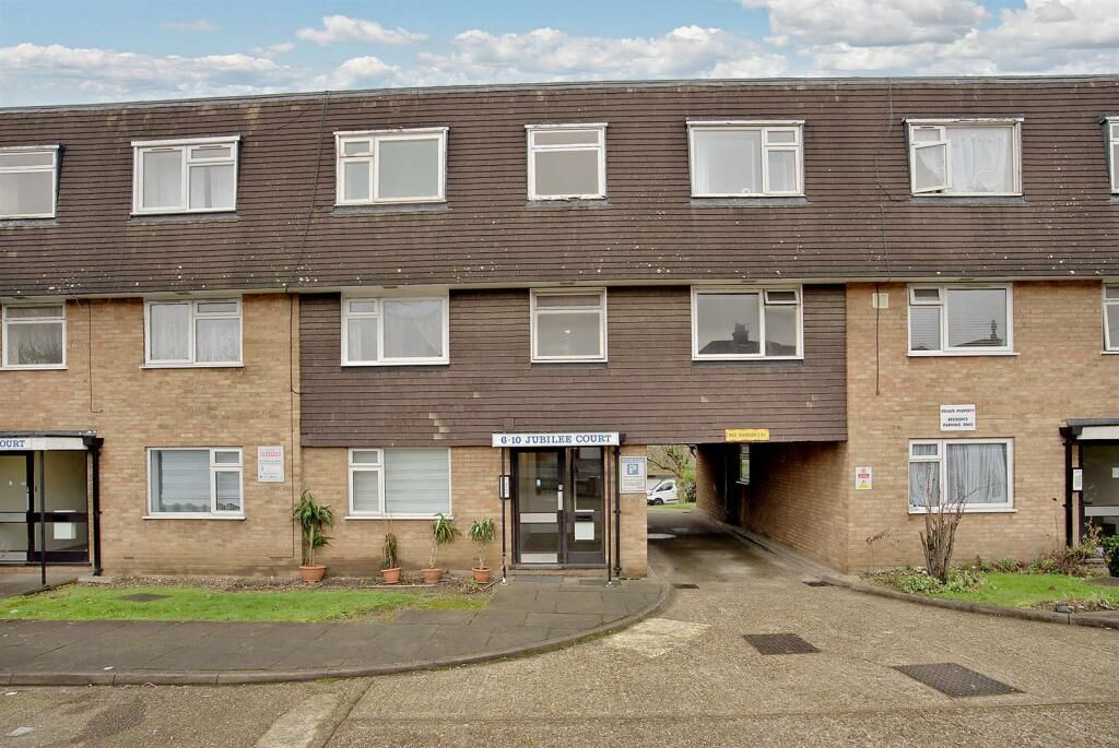 Property photo 1 of 8 7 % Yield Two Bedroom With Garage And New Lease