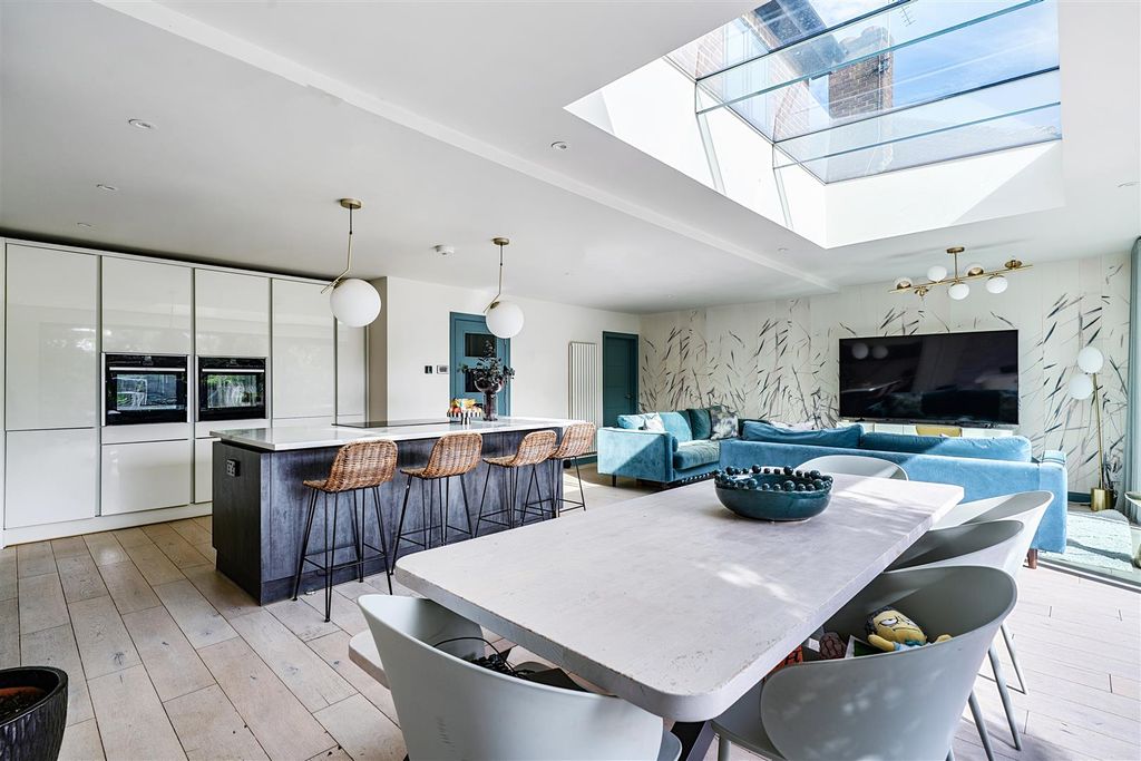 Property photo 2 of 19 Open Plan