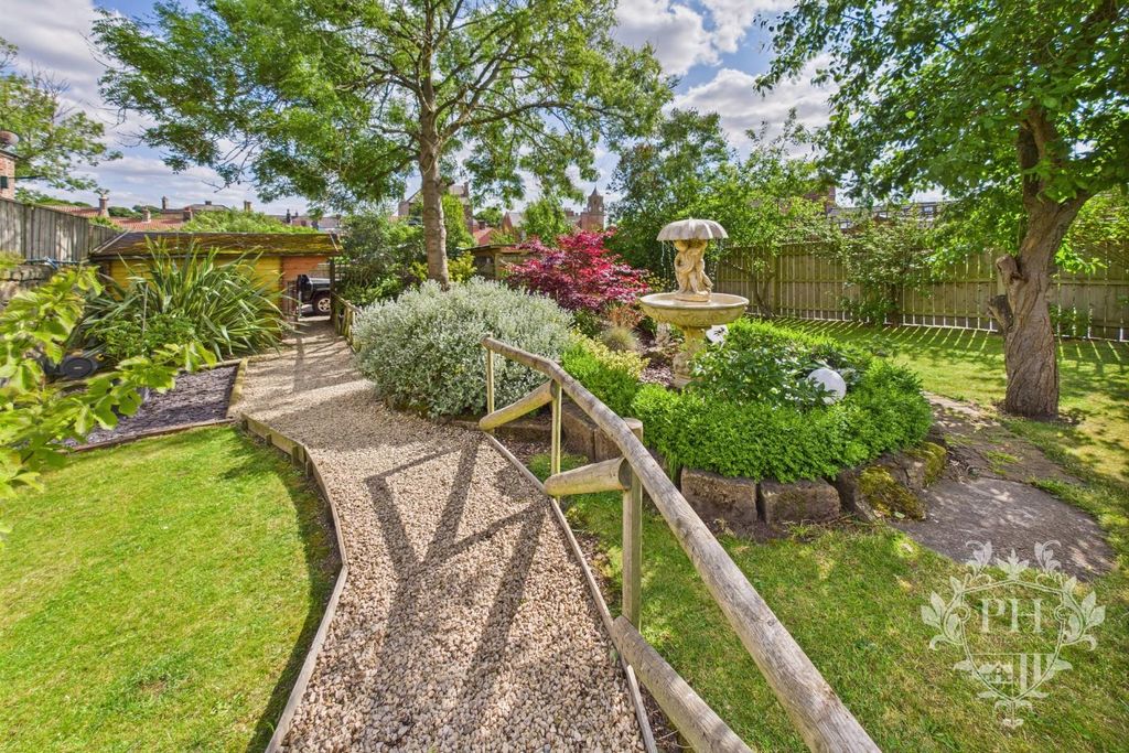 Property photo 3 of 31 Cam01415G0-Pr0435-Still019.Jpg