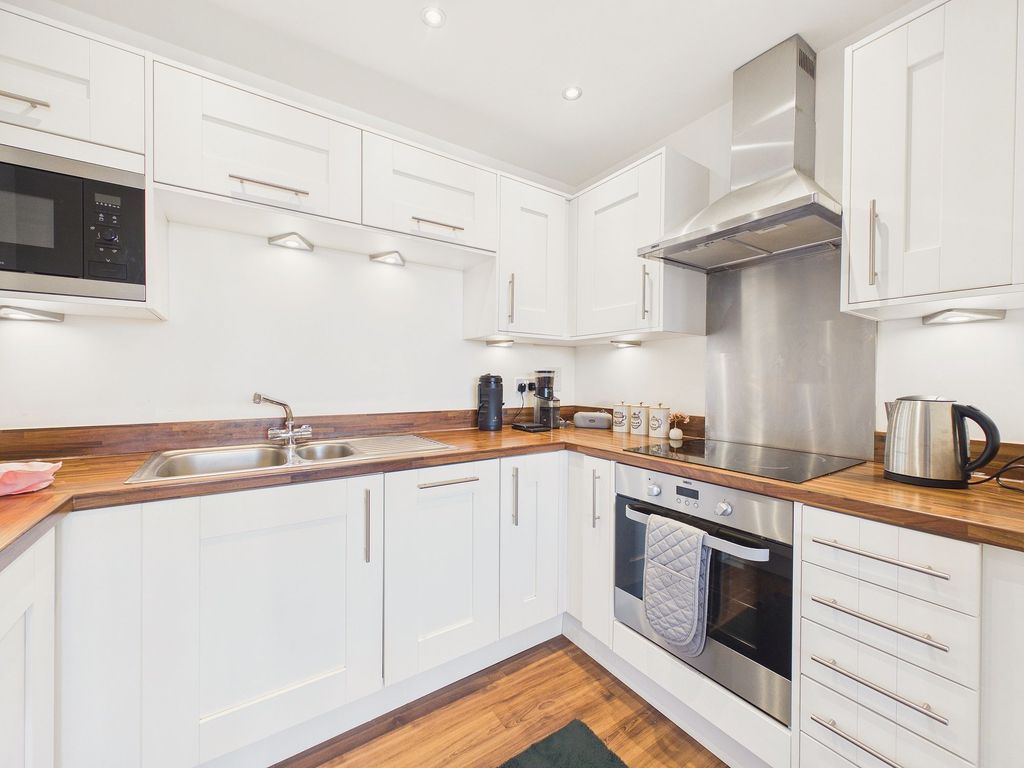 Property photo 3 of 12 Kitchen 2