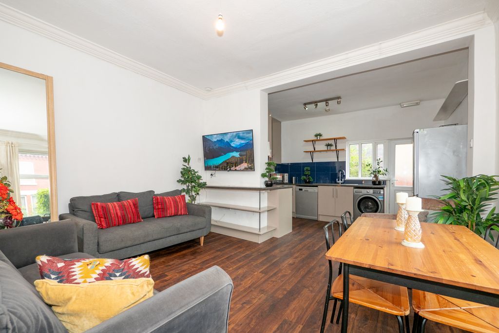 Property photo 1 of 33 Rippingham Road