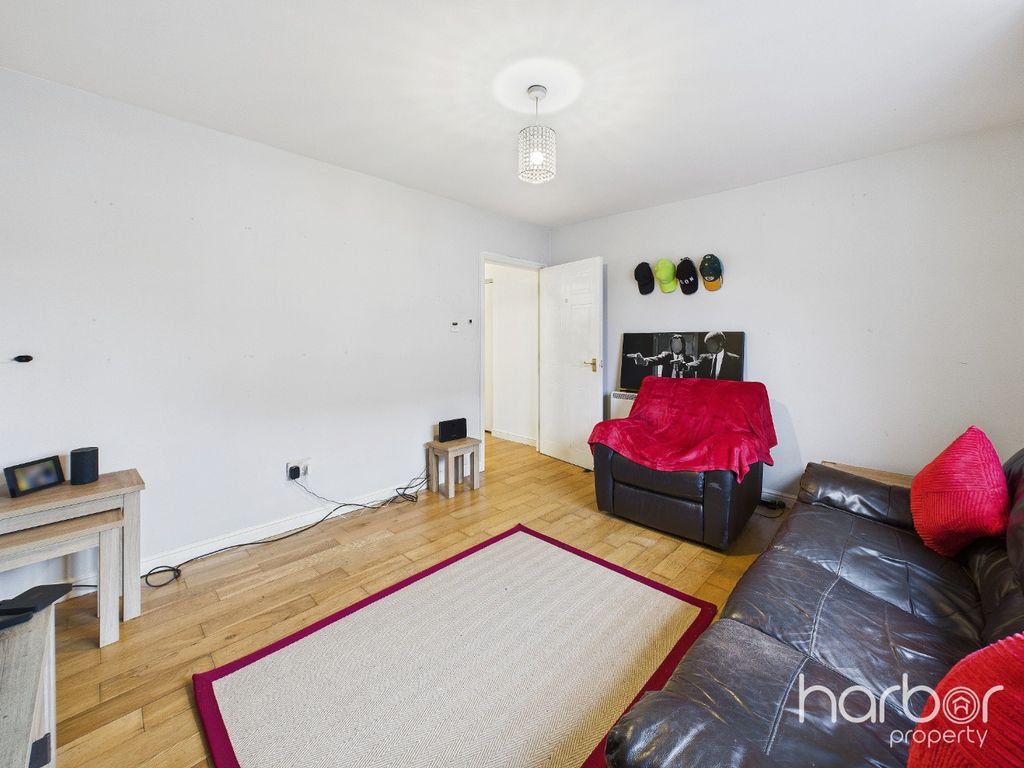 Property photo 3 of 9 4664805