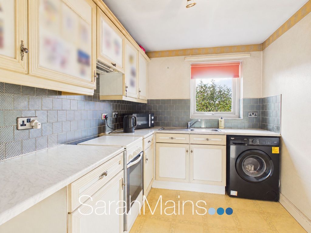 Property photo 2 of 10 Kitchen